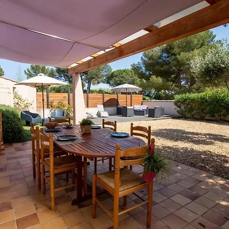 La Grande Auguiere, Familiale Et Spacieuse Au Coeur Du Vignoble Et A 300m De La Hyeres