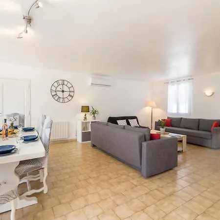 Villa La Grande Auguiere, Familiale Et Spacieuse Au Coeur Du Vignoble Et A 300m De La *