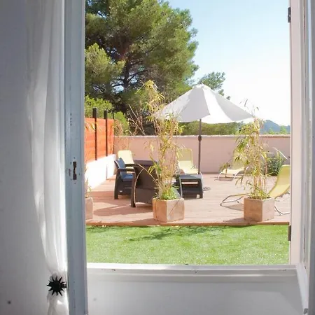 La Grande Auguiere, Familiale Et Spacieuse Au Coeur Du Vignoble Et A 300m De La * Hyères