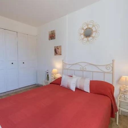 Villa La Grande Auguiere, Familiale Et Spacieuse Au Coeur Du Vignoble Et A 300m De La Hyeres