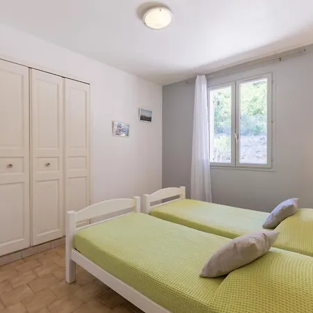 Villa La Grande Auguiere, Familiale Et Spacieuse Au Coeur Du Vignoble Et A 300m De La *